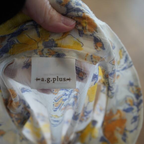 Ag Plus Top Medium White‎ Floral Sleeveless Pleated Casual Button Front - Picture 7 of 7